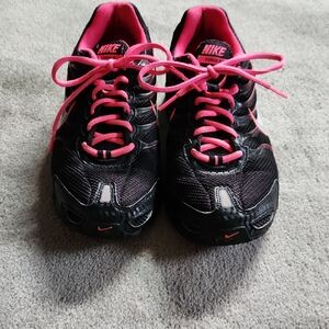 Nike Women's Black and Pink Sneakers